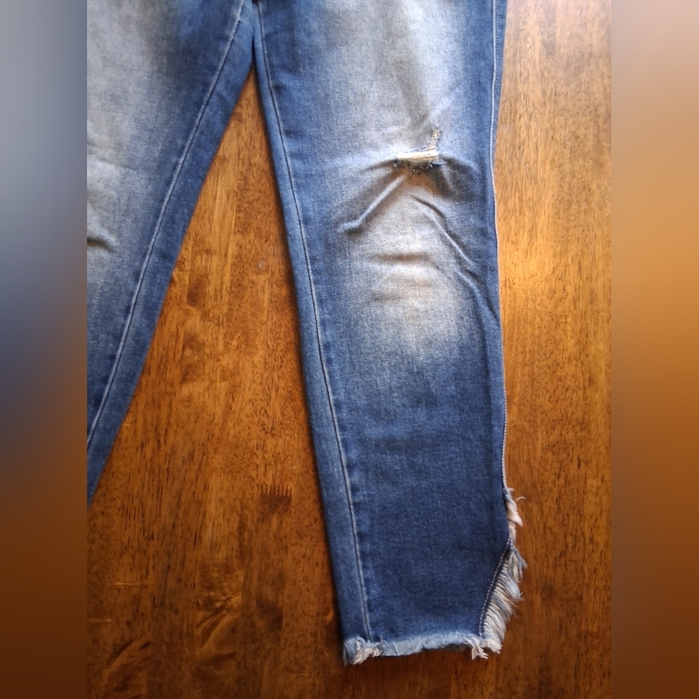 KanCan Medium Wash Disyressed Hem Estilo KC9167QM 13/30 - Picture 3 of 7